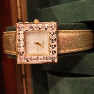 Vintage Wrist Watch Ladies Gold Colour Crystals Leather Band